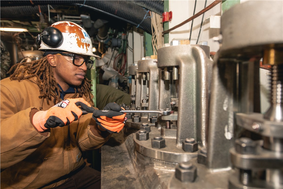 HII Installs 1st Additively Manufactured Valve Manifold Assembly on Aircraft Carrier at Newport News Shipbuilding  Ashley Cowan/HII &copy;
