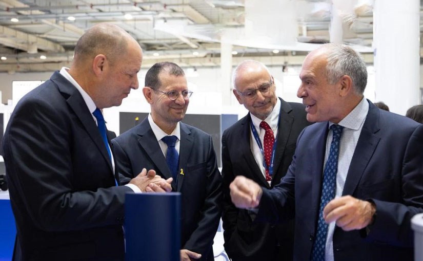 IAI & HAI Sign Strategic MOU to Offer the Hellenic Navy Advanced BlueWhale Autonomous Submarine System Signing ceremony at DEFEA Israel Aerospace Industries (IAI) &copy;