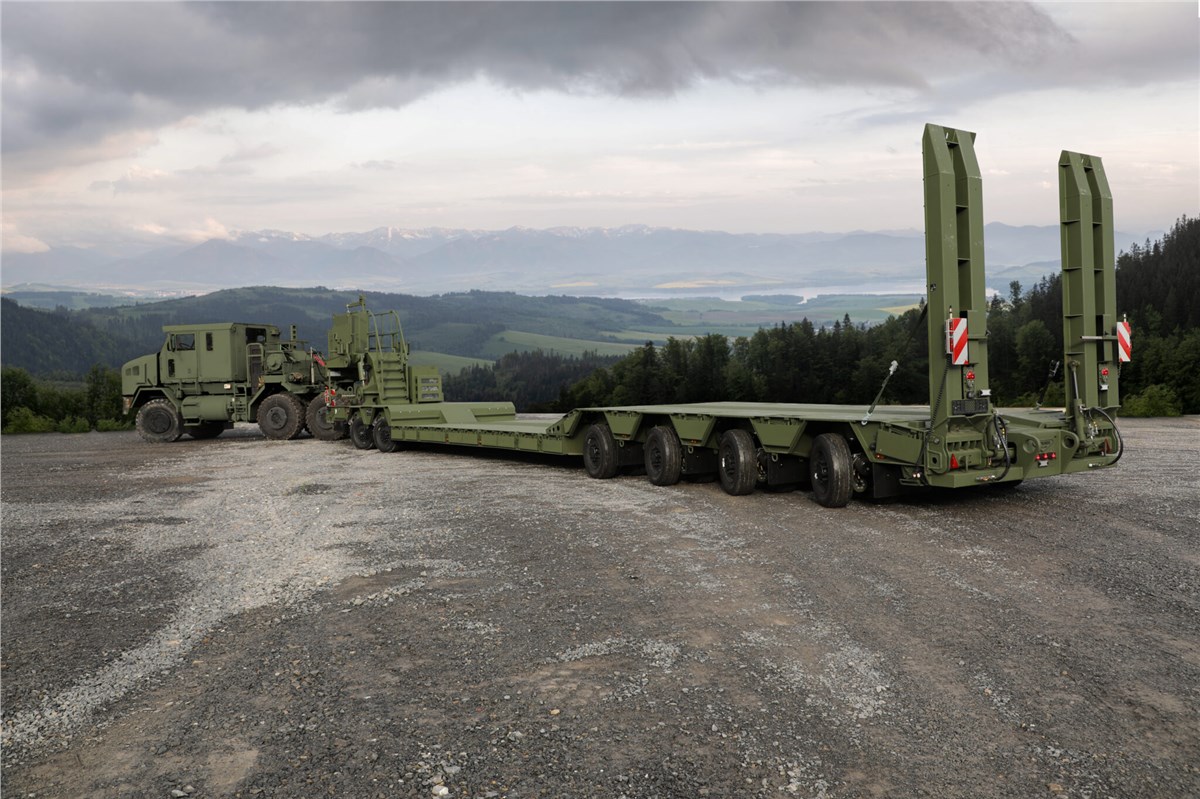 Oshkosh Enhances US Army Mobility with Medium Equipment Trailer  Oshkosh Defense &copy;