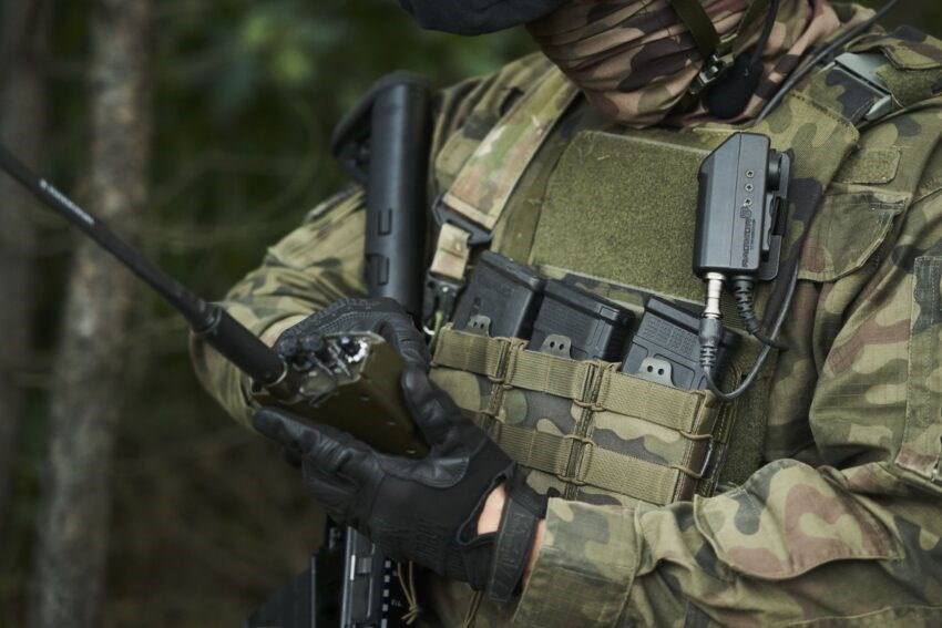 1st COMP@N-Z Radios Delivered to the Polish Armed Forces  WB Group &copy;