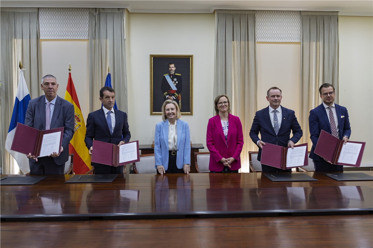 Indra Group and Bittium Sign Agreement of Intent to Collaborate on a Fully European Military Tactical Radio Communications Solution  Indra &copy;