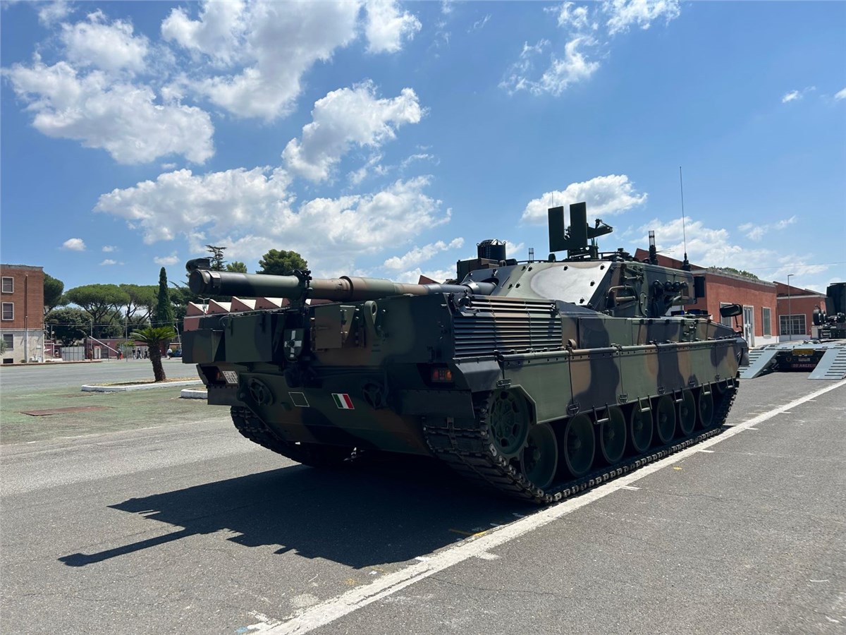 Italian Army Receives the 1st Upgraded Ariete C2 Series Tank  Iveco Defence Vehicles (IDV) &copy;