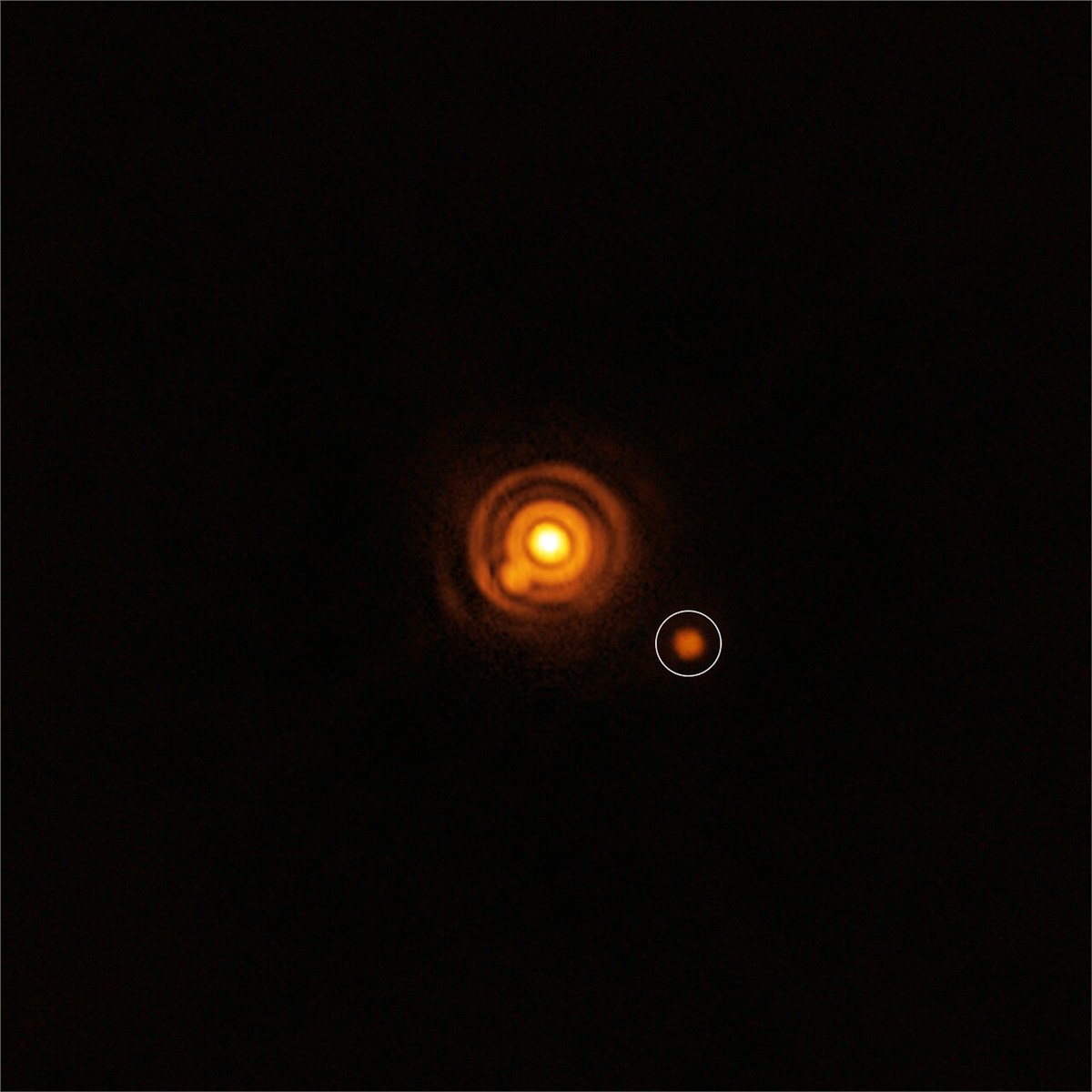 Astronomers Witness Newborn Planet Sculpting the Dust Around It view of companion candidate around star V960 Mon European Southern Observatory (ESO) &copy;