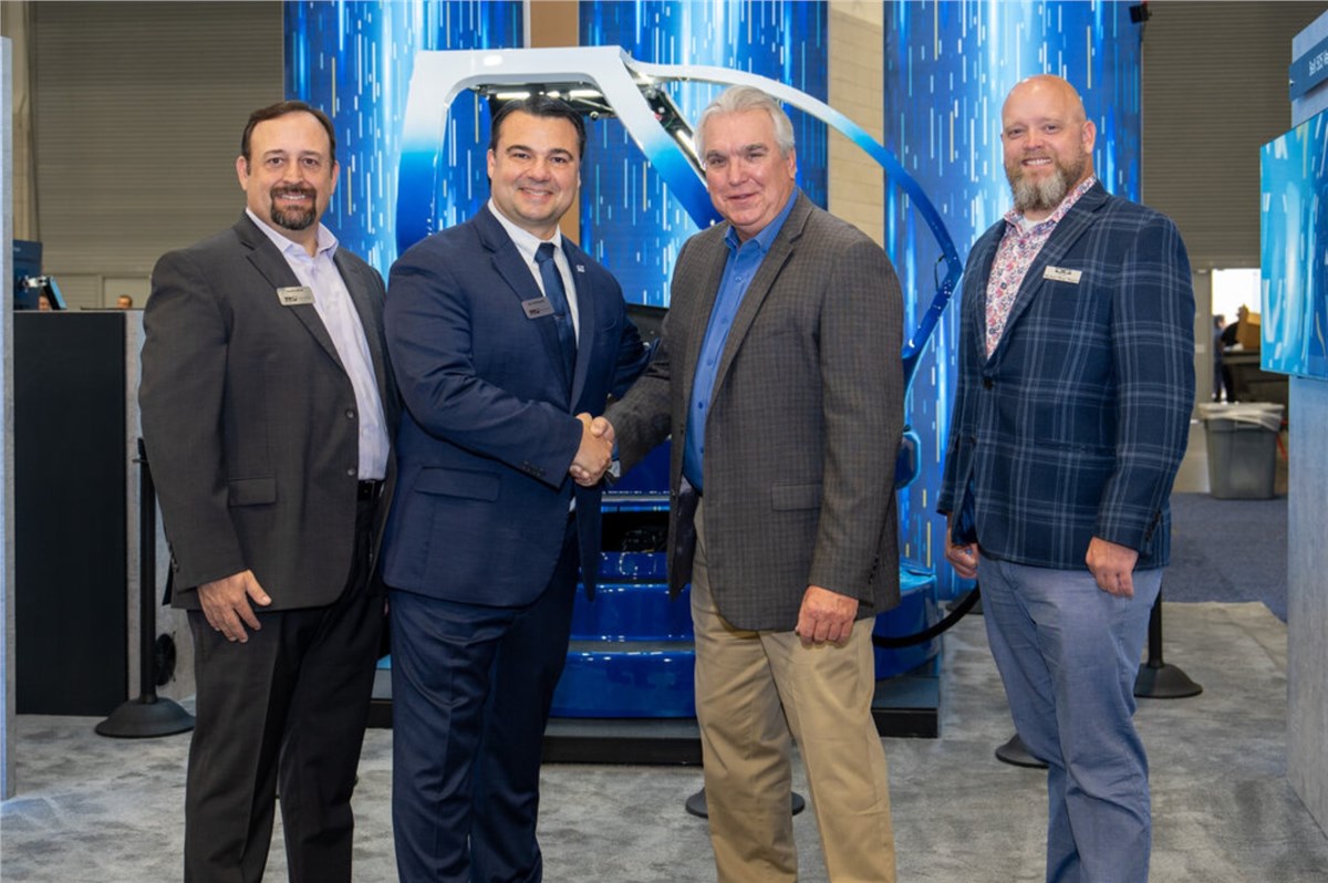 TRU Simulation and US Aviation Academy sign purchase agreement for 5 Cessna Skyhawk Veris Virtual Reality Simulators  TRU Simulation + Training &copy;