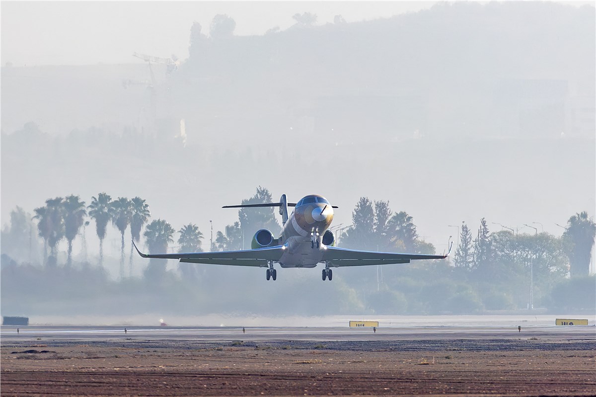 New Super-Midsize Gulfstream G300 Takes Flight  Gulfstream Aerospace Corp. &copy;