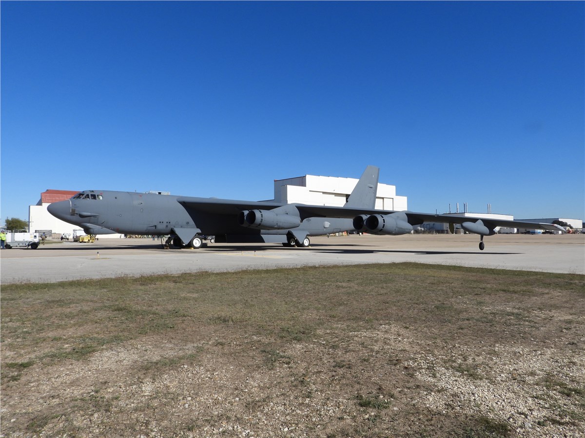 Boeing Delivers B-52 with New Radar to USAF for Testing  Boeing &copy;