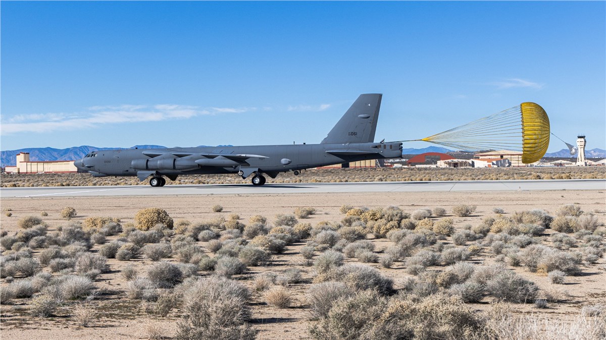 Boeing Delivers B-52 with New Radar to USAF for Testing  USAF &copy;