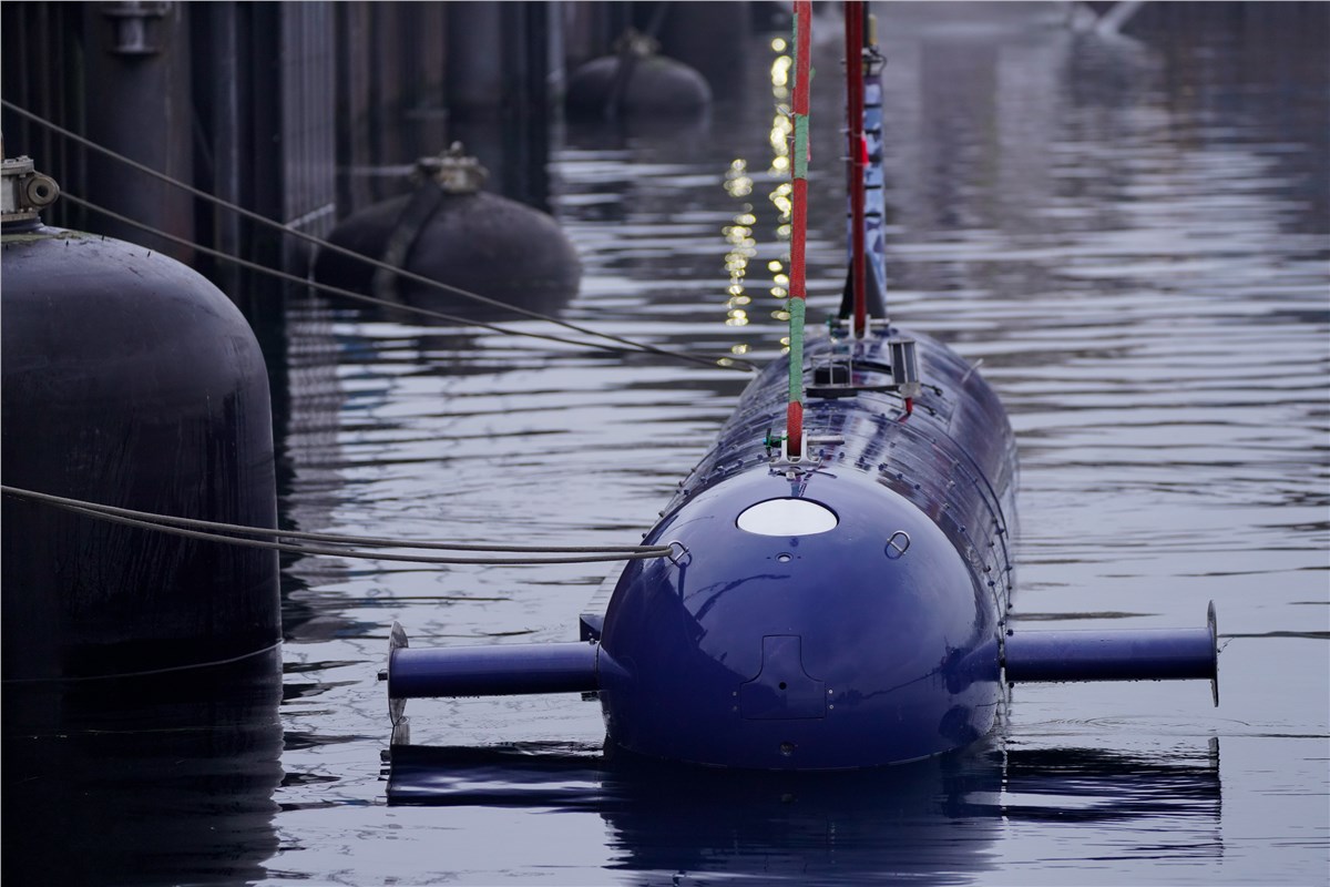 Autonomous Underwater Vehicle Bluewhale Handed Over to German Navy  Bundeswehr / Kroncke &copy;