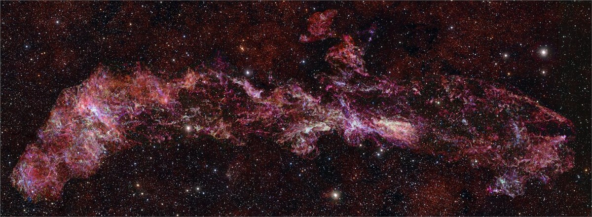 Largest image of its kind shows hidden chemistry at the heart of the Milky Way Image shows molecular gas in centre of Milky Way European Southern Observatory (ESO) &copy;