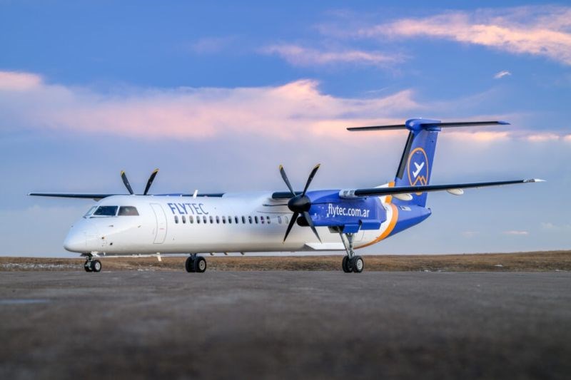 Flytec Takes Delivery of 1 De Havilland Canada Dash 8-400 to Expand Operations in Argentina  De Havilland Aircraft of Canada &copy;