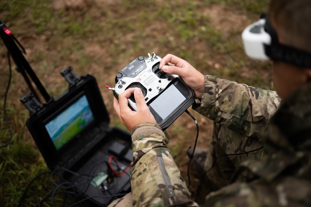 JIATF 401 Leads Groundbreaking US-U.Agreement on Counter-Drone Technology Standards British soldiers fly drones for CUAS training SPC Elijah Magana &copy;