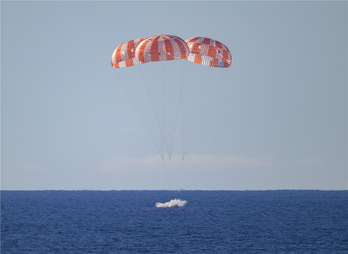 Splashdown! LM-Built Orion Spacecraft Safely Returns Astronauts to Earth, Completing NASA's Artemis II Mission  NASA &copy;