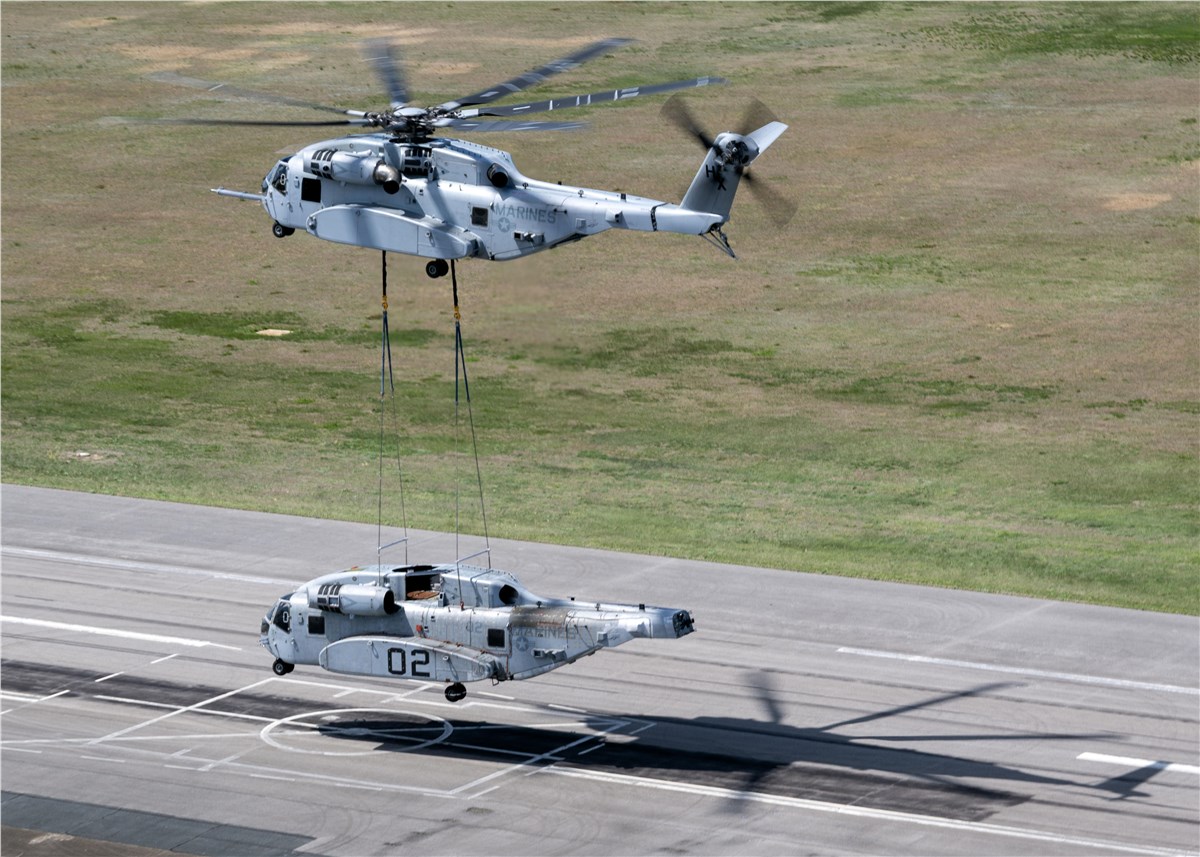 CH-53K Lifts CH-53K Expanding Capabilities  U.S. Navy Photo by Erik Hildebrandt &copy;
