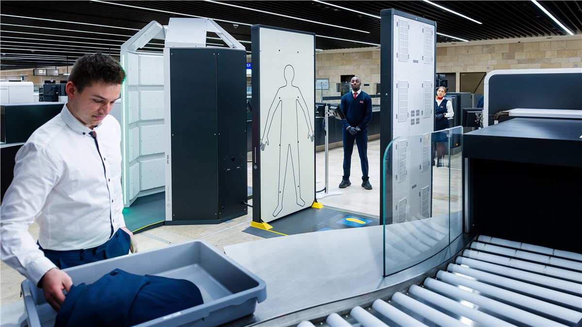 Rohde & Schwarz equips new Terminal 3 at Frankfurt Airport with security scanners  Rohde & Schwarz &copy;